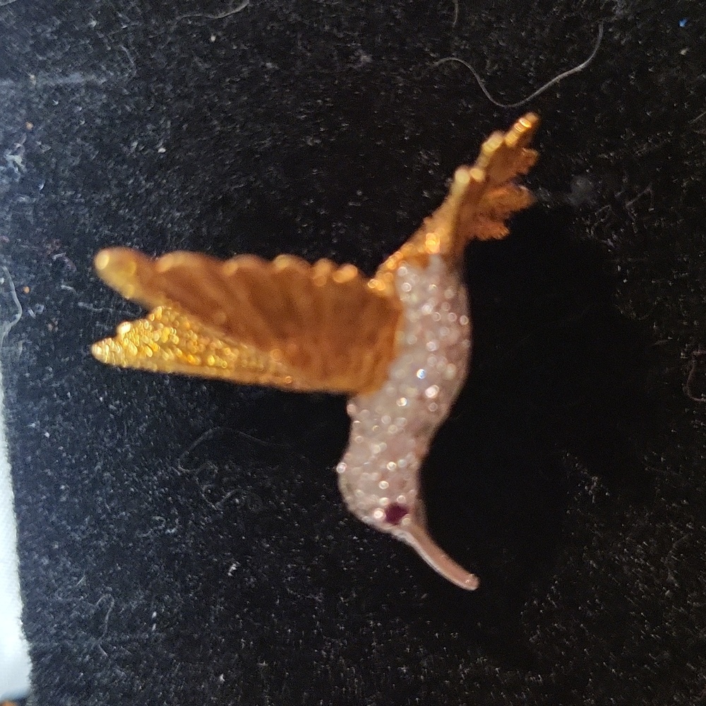 HUMMINGBIRD BROOCH  18KT GOLD W/OVER 3/4 CTS OF VS E/F  DIAMONDS PAVE SET 7 1
